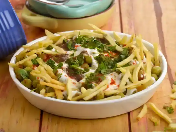 Step 3 – <p>Serve <strong>Masala Green Peas Chaat</strong> immediately.</p>