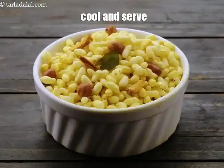 Step 18 – <p><span style="background-color:rgb(255,255,255);color:rgb(0,0,0);">Serve the <strong>Bhadang, Spicy Puffed Rice Chivda.</strong></span></p>