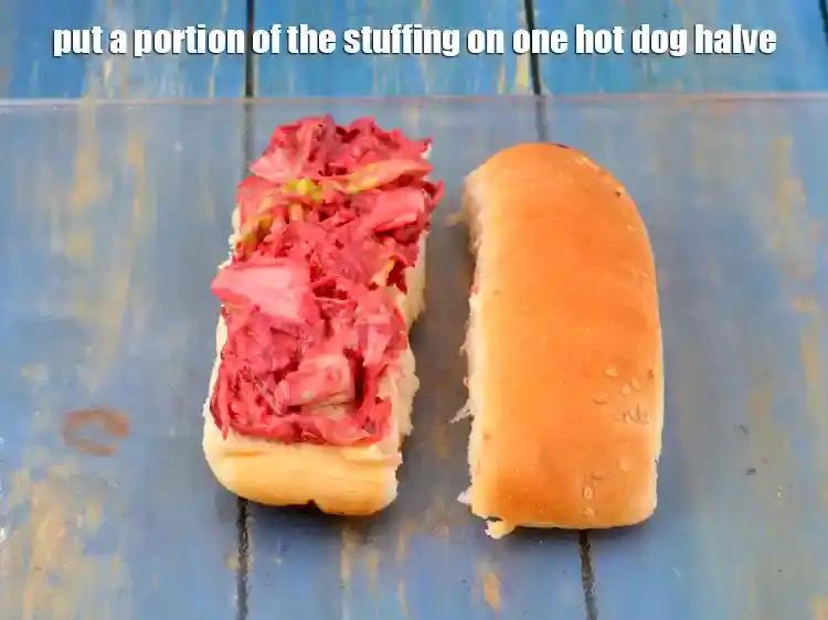 Step 8 – <p><span style="background-color:rgb(255,255,255);color:rgb(0,0,0);">Put a portion of the stuffing on one hot dog halve.</span></p>