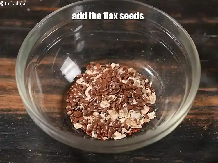 Step 5 – <p>Add 1/2 tsp <a href="https://www.tarladalal.com/glossary-flax-seeds-alsi-alsi-seeds-alsi-ke-beej-1598i"><u>flax seeds</u></a><u>.</u></p>