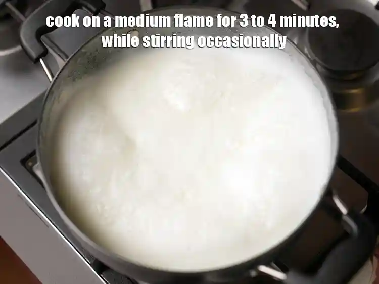 Step 2 – <p><span style="background-color:rgb(255,255,255);color:rgb(0,0,0);">Cook on a medium flame for 3 to 4 minutes, while stirring occasionally.</span></p>