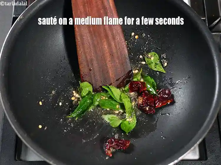Step 19 – <p>Sauté on a medium flame for a few seconds.&nbsp;</p>