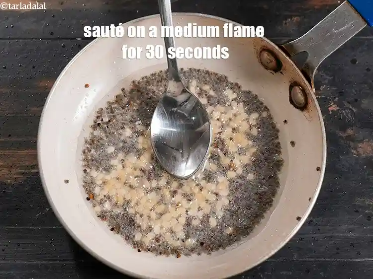 Step 12 – <p><span style="background-color:rgb(255,255,255);color:rgb(0,0,0);">Sauté on a medium flame for 30 seconds.</span></p>