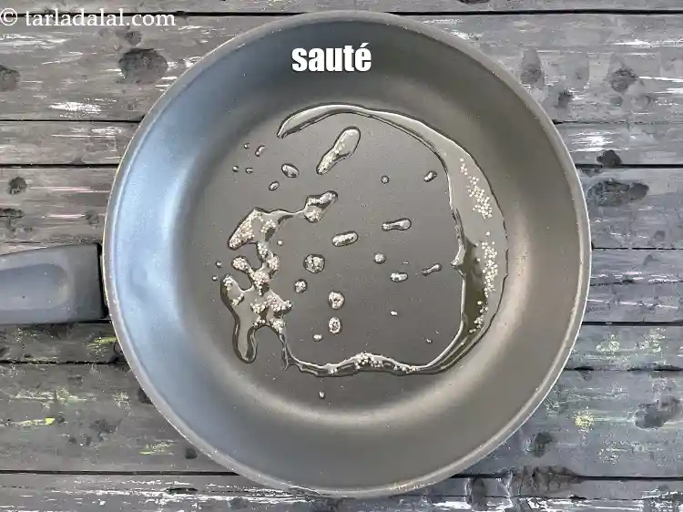 Step 11 – <p>Sauté on a medium flame for 20 seconds.</p>