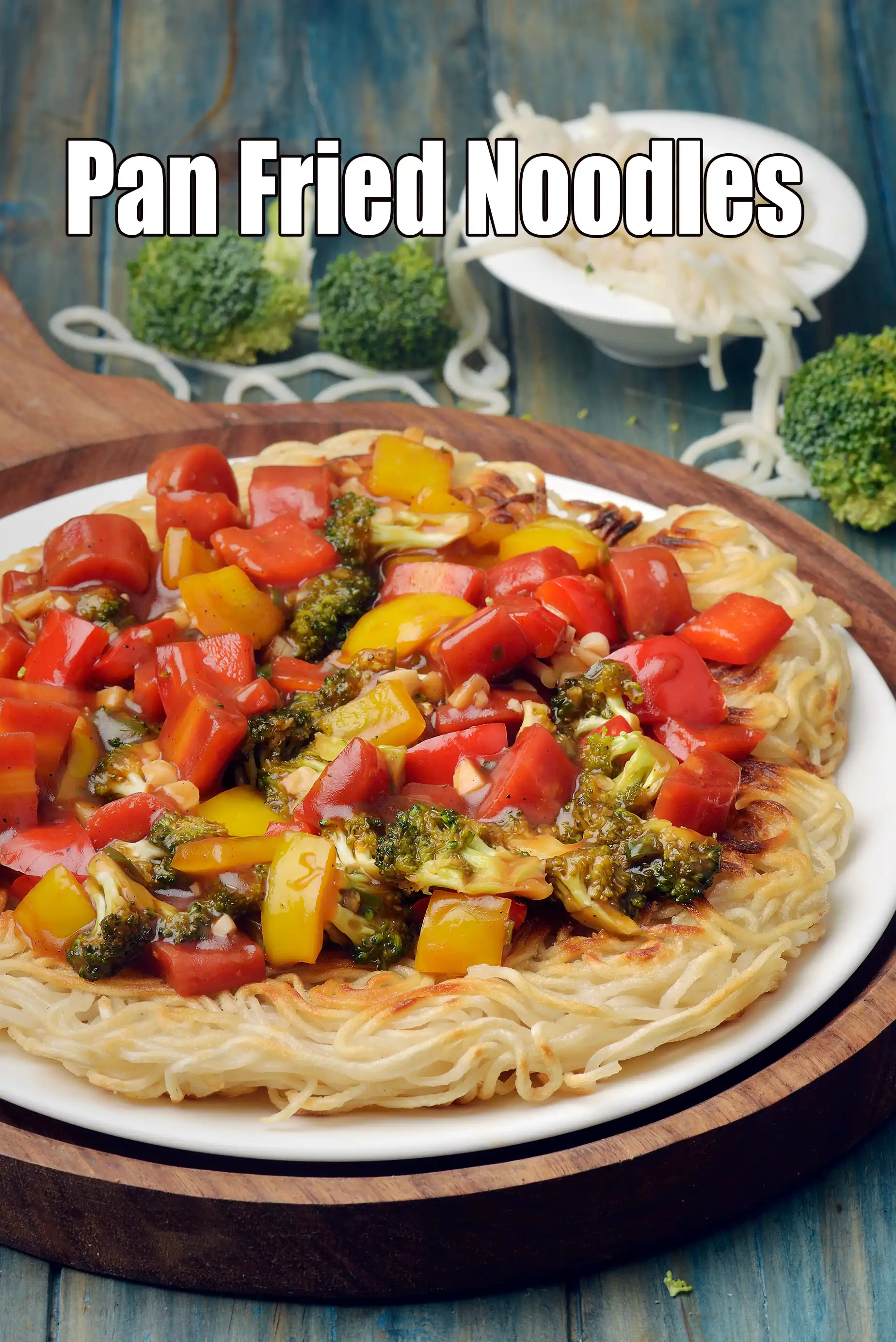 pan fried noodles recipe | pan fried noodles with vegetables | Chinese vegetarian pan fried hakka noodles |