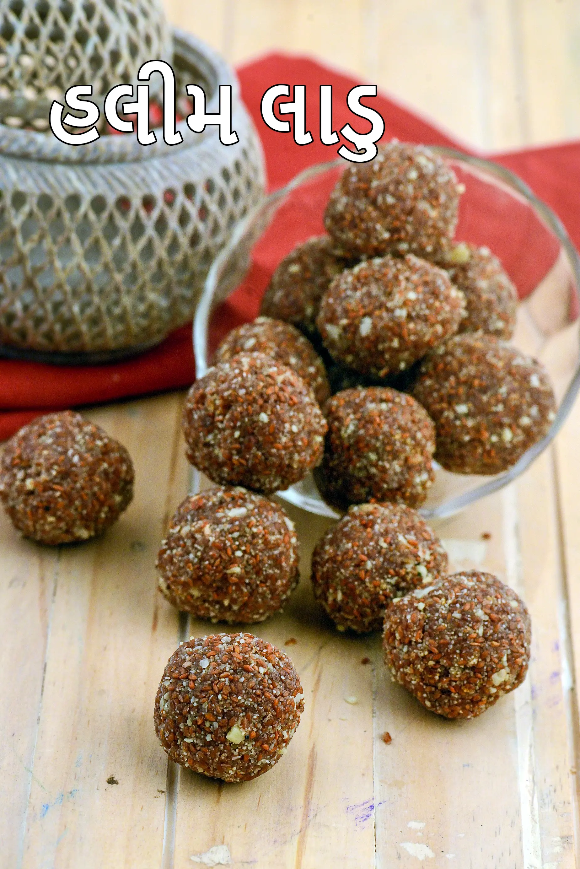 હલીમ લાડુ રેસીપી | જીવંત લાડુ | જીવંત છે લાડુ | મહારાષ્ટ્રીયન હલીમ લાડુ |