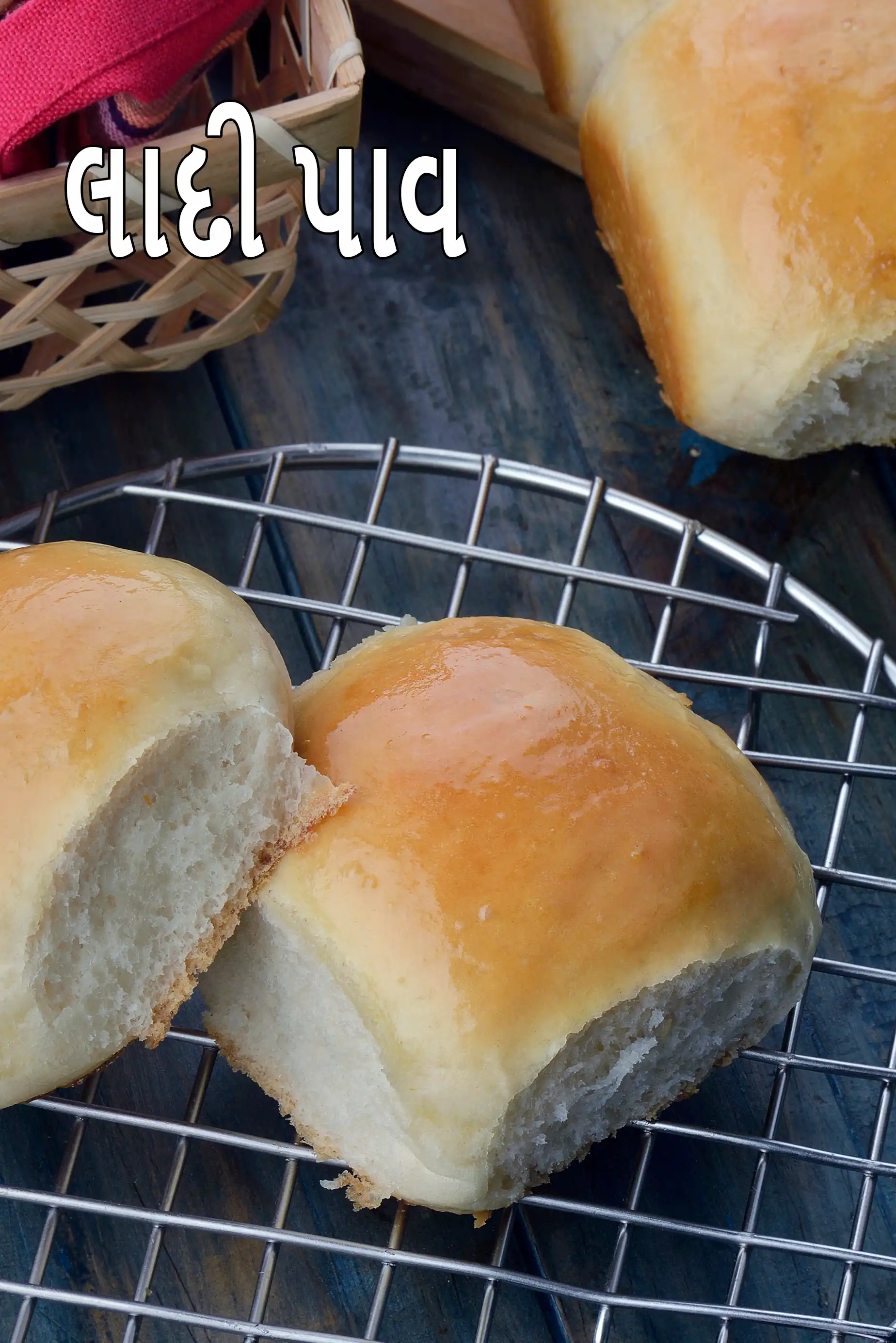 લાદી પાવ | ઇંડા વગરના લાદી પાવ | ઘરે બનાવેલા લાદી પાવ |