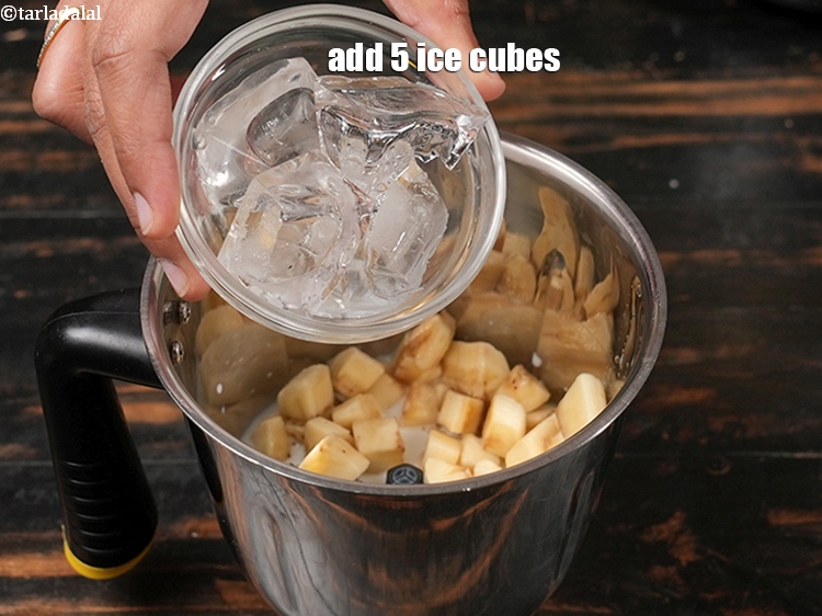 Step 9 – <p>૫ બરફના ટુકડા ઉમેરો.</p>