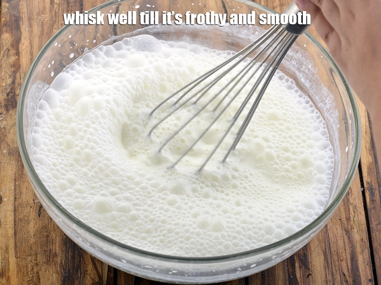 Step 5 – <p>ફીણવાળું અને સુંવાળું થાય ત્યાં સુધી સારી રીતે ફેંટો. તમારો ચાસ પીરસવા માટે તૈયાર છે. …