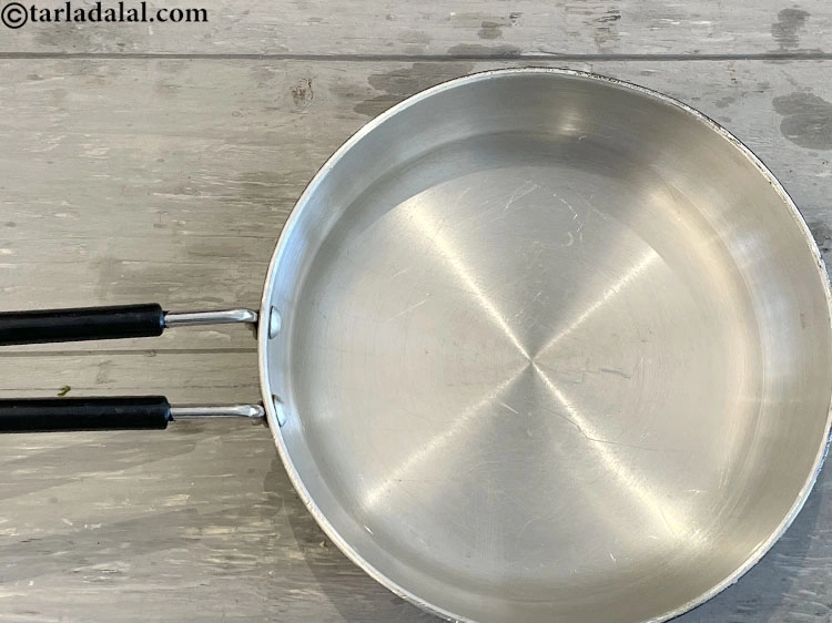 Step 2 – <p>ચાવલ ભાકરી બનાવવાની રીત | ચોખાના લોટની ભાકરી | મહારાષ્ટ્રીયન તાંડલાચી ભાકરી | ચોખા રોટલી …