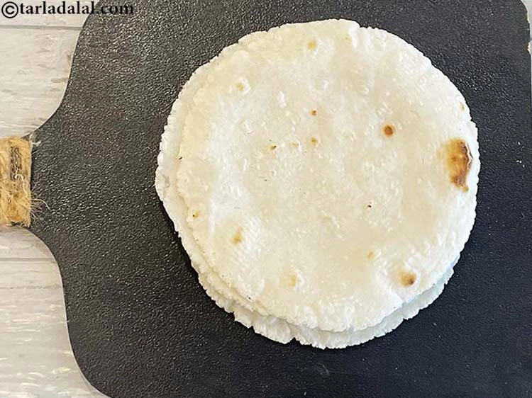 Step 15 – <p>4 વધુ ચાવલ ભાકરી બનાવવા માટે પગલાંઓનું પુનરાવર્તન કરો | ચોખાના લોટની ભાકરી | મહારાષ્ટ્રીયન …