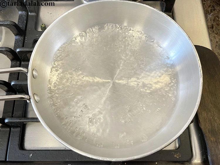 Step 4 – <p>પાણીને ઉકળવા દો.</p>