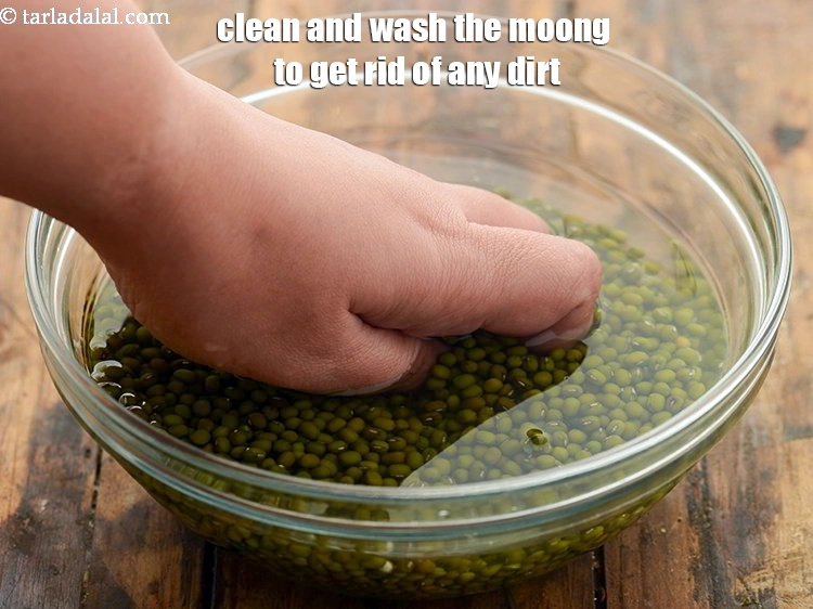 Step 1 – <p>મગ સૂપ બનાવવાની રેસીપી | વજન ઘટાડવા માટે મગ સૂપ | ગાજર અને પનીર સાથે …