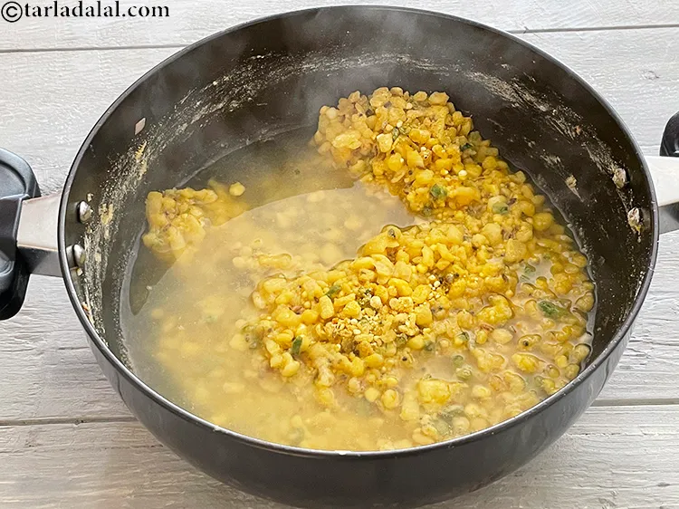 Step 14 – <p>૧½ કપ ગરમ પાણી ઉમેરો.</p>