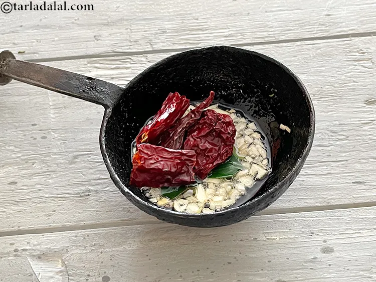 Step 25 – <p style="margin-left:0px;">2 <a href="/glossary-pandi-chillies-pandi-dry-red-chillies-gujarati-2373i"><u>પંડી મરચાં (pandi chillies)</u></a> ઉમેરો.</p>