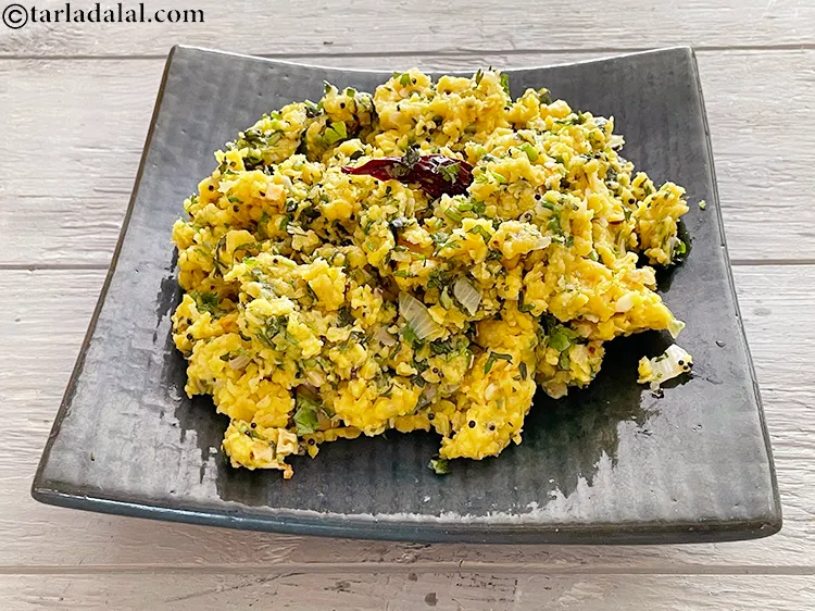 Step 29 – <p><strong>ઝુંકા</strong> પીરસો | <strong>મરાઠી ઝુંકા ભાકર | મહારાષ્ટ્રીયન ઝુંકા |</strong> <strong>ચાવલ ભાકરી</strong> સાથે ગરમાગરમ.</p>