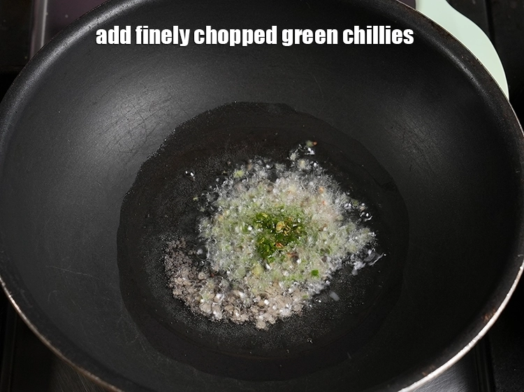 Step 6 – <p style="margin-left:0px;">1 ટીસ્પૂન <a href="/glossary-green-chillies-hari-mirch-gujarati-331i"><u>લીલું મરચું (green chillies)</u></a> ઉમેરો. તમે જે મસાલાનો ઉપયોગ કરી શકો …