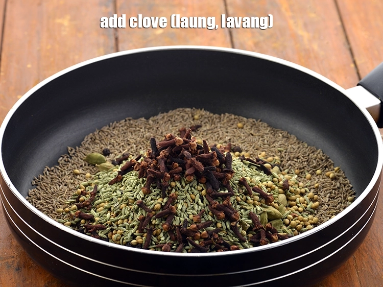 Step 9 – <p>&nbsp;2 ટેબલસ્પૂન <a href="/glossary-cloves-laung-lavang-gujarati-322i"><u>લવિંગ (cloves, lavang)</u></a> ઉમેરો. Add the cloves (laung / lavang).</p>