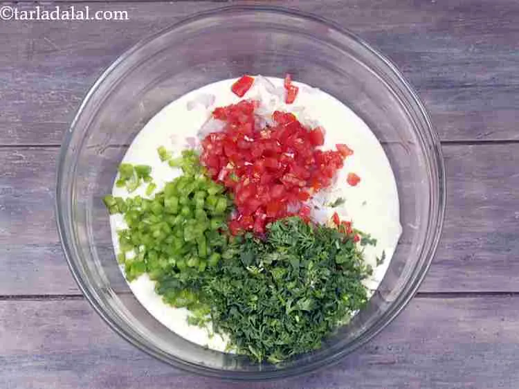 Step 10 – <p style="margin-left:0px;">1/4 કપ <a href="/glossary-coriander-dhania-kothmir-gujarati-369i#ing_2365"><u>સમારેલી કોથમીર (chopped coriander)</u></a> ઉમેરો. વૈકલ્પિક રીતે, તમે આ બધા રસદાર …