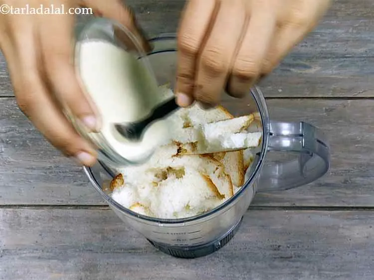 Step 2 – <p>પછી તેમાં 1/4 કપ <a href="/glossary-semolina-sooji-rava-rawa-gujarati-603i"><u>રવો (સોજી) (rava / sooji)</u></a> ઉમેરો. શક્ય હોય તો બારીક …