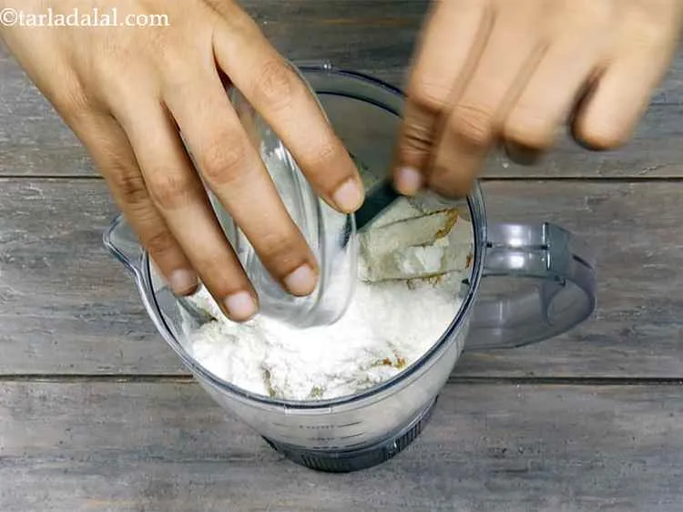 Step 3 – <p style="margin-left:0px;">3 ટેબલસ્પૂન <a href="/glossary-plain-flour-maida-gujarati-188i"><u>મેંદો (plain flour , maida)</u></a> ઉમેરો. રવો અને મેંદો બધી સામગ્રીને …