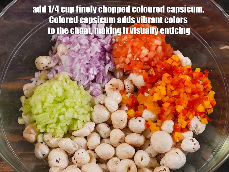 Step 6 – <p><span style="background-color:rgb(255,255,255);color:rgb(0,0,0);">૧/૪ કપ બારીક સમારેલા રંગીન કેપ્સિકમ ઉમેરો. રંગીન કેપ્સિકમ (લાલ, પીળો અને લીલો) ચાટમાં …