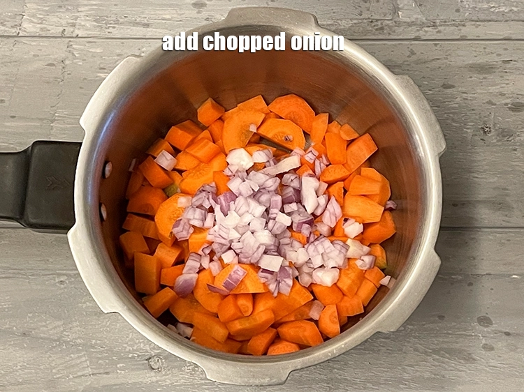 Step 3 – <p>સમારેલી ડુંગળી ઉમેરો. Add the chopped onions.</p>