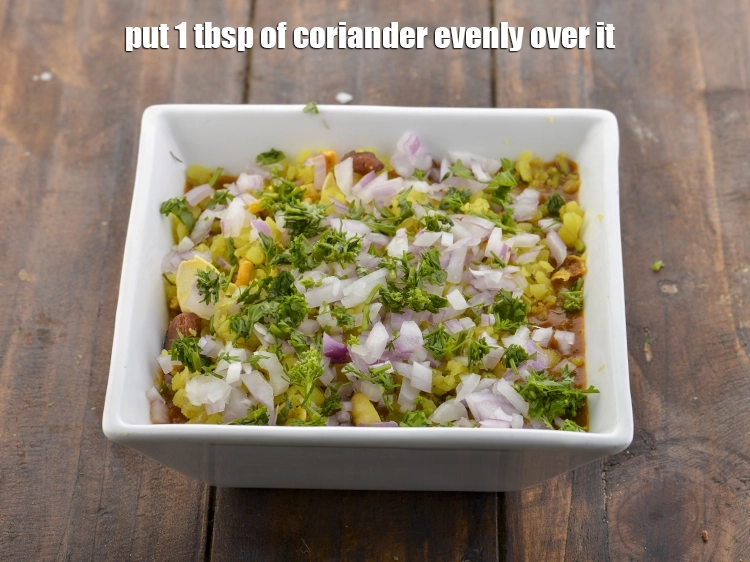 Step 34 – <p>તેના પર ૧ ચમચી કોથમીર સરખી રીતે નાખો. Put 1 tbsp of coriander evenly over …