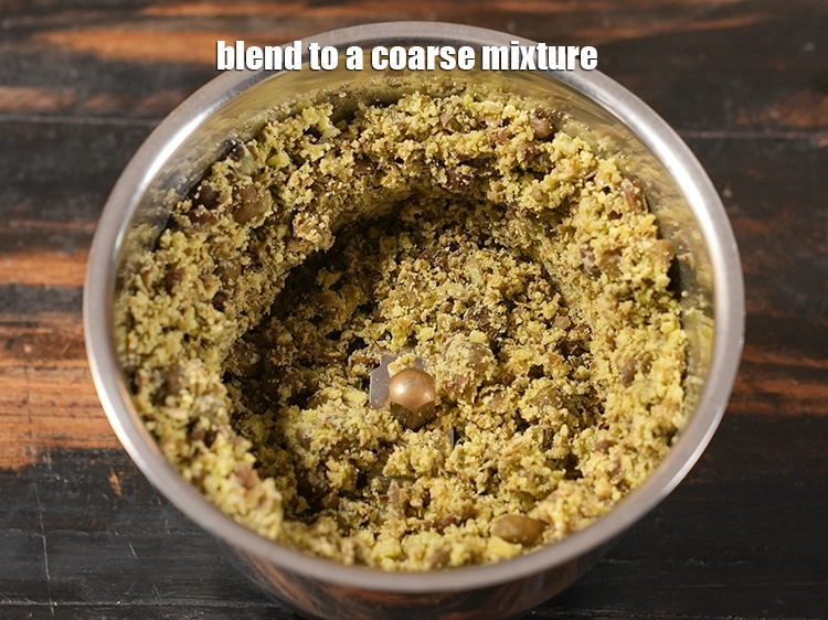 Step 20 – <p>બરણીના ઢાંકણને બંધ કરો અને બરછટ મિશ્રણ બનાવો. હરા ચણાનું મિશ્રણ આ રીતે દેખાય છે. …