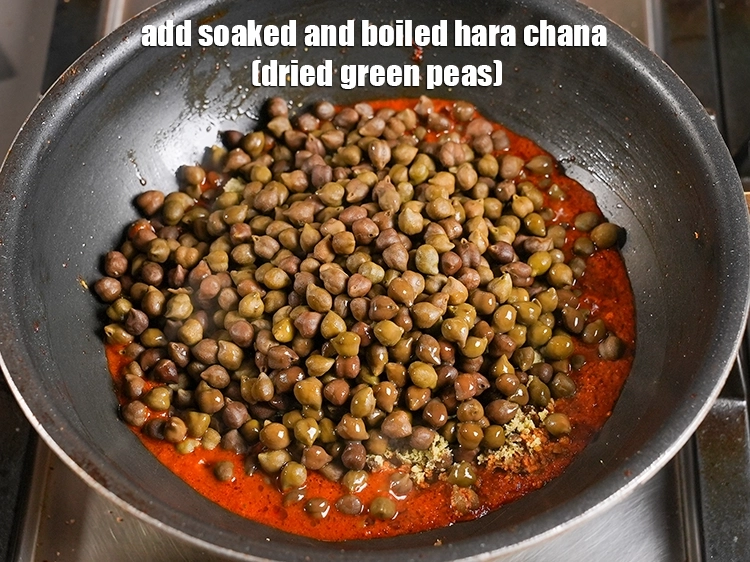 Step 28 – <p>બાકીનો ૧ કપ ઓક અને બાફેલા હરા ચણા (સૂકા લીલા વટાણા) પણ ઉમેરો. Also add …