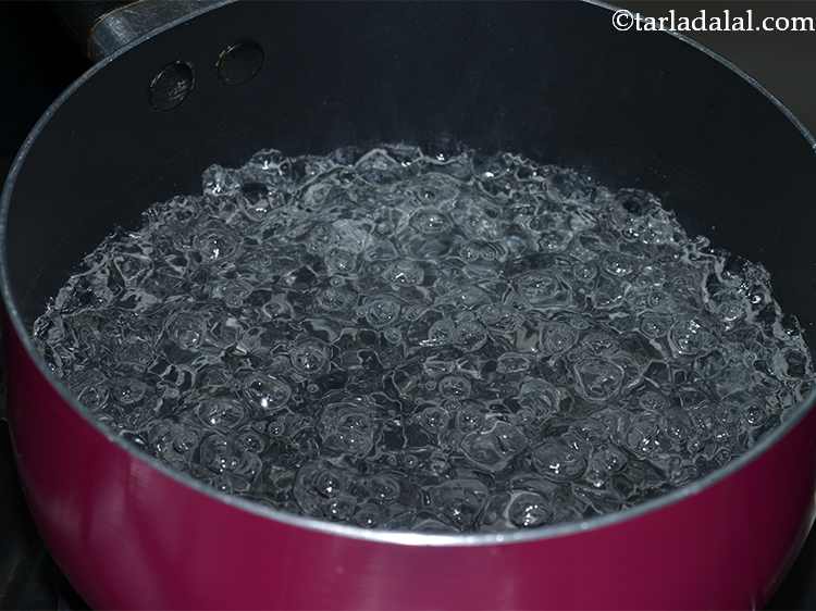 Step 5 – <p>તેને લગભગ ૩ મિનિટ સુધી સંપૂર્ણપણે ઉકળવા દો. પછી ગેસ બંધ કરો. Let it boil …
