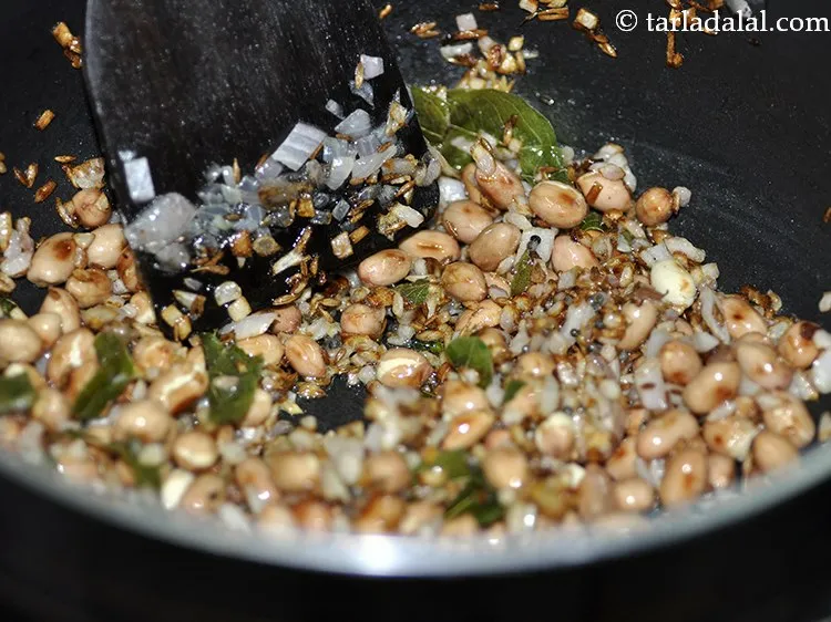 Step 32 – <p>મધ્યમ તાપ પર ૨ થી ૩ મિનિટ સુધી સાંતળો.</p>