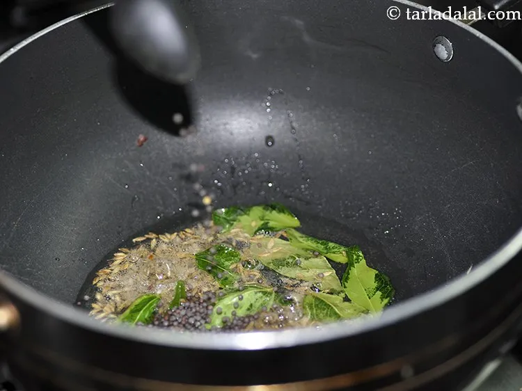 Step 27 – <p><span style="background-color:rgb(255,255,255);color:rgb(0,0,0);">રાઇ</span>ના દાણા ઉમેરો.</p>