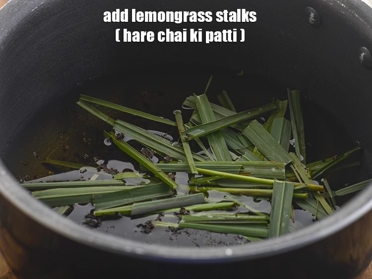Step 5 – <p>લેમનગ્રાસ ઉમેરો. આ વૈકલ્પિક છે પણ તે મસાલા ચાને એક સુંદર તાજગી આપતો સ્વાદ આપે …