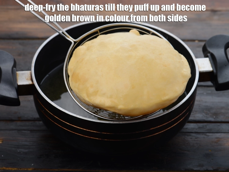 Step 19 – <p><span style="background-color:rgb(255,255,255);color:rgb(0,0,0);">ભટુરા ફૂલી જાય અને બંને બાજુથી ગોલ્ડન બ્રાઉન રંગના થાય ત્યાં સુધી તેને ડીપ-ફ્રાય …