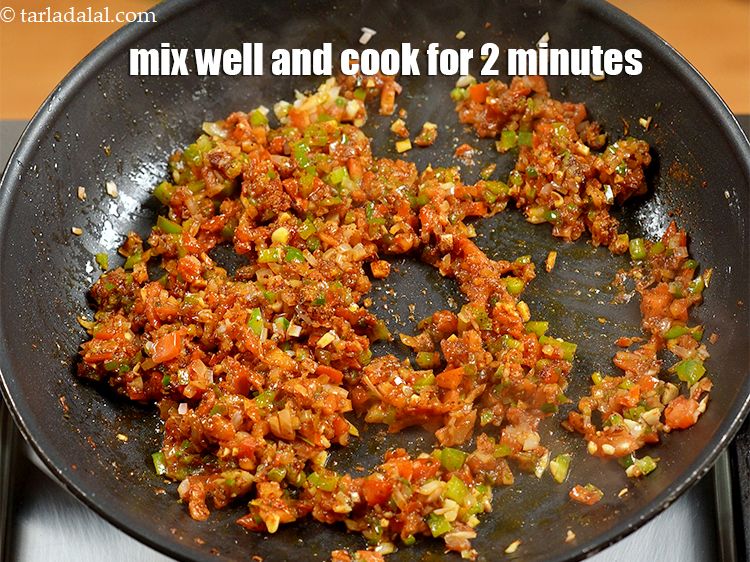 Step 15 – <p><span style="background-color:rgb(255,255,255);color:rgb(0,0,0);">સારી રીતે મિક્સ કરો અને મધ્યમ તાપ પર ૨ મિનિટ સુધી વચ્ચે-વચ્ચે હલાવતા રહી …