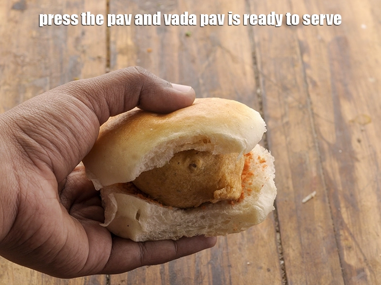 Step 21 – <p>પાવ દબાવો, પરંપરાગત શૈલીનો વડાપાંવ પીરસવા માટે તૈયાર છે. Press the pav, the traditional style …