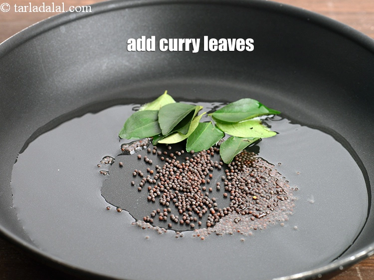 Step 3 – <p style="margin-left:0px;">પછી થોડા કઢી પત્તા ઉમેરો, તે પણ તેમનો સ્વાદ છોડશે જે તેલ દ્વારા શોષાઈ …