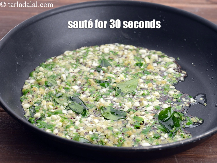 Step 8 – <p>થોડી સેકન્ડ માટે ફરીથી સાંતળો. <span style="background-color:rgb(255,255,255);color:rgb(0,0,0);">Sauté again for a few seconds</span></p>