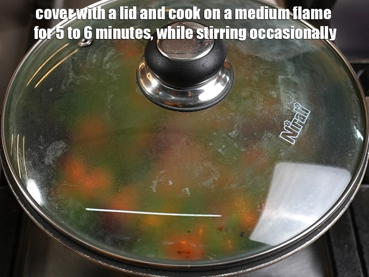 Step 20 – <p>ઢાંકણથી ઢાંકી દો અને મધ્યમ તાપ પર ૫ થી ૬ મિનિટ સુધી ક્યારેક ક્યારેક હલાવતા …