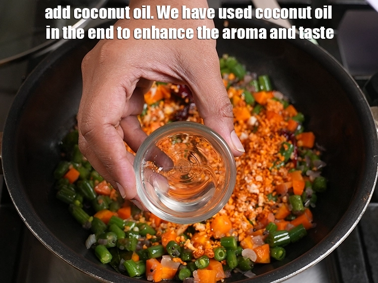 Step 22 – <p>નાળિયેર તેલ ઉમેરો. અમે બીન્સ ગાજર મેઝુક્કુપુરાટ્ટીની સુગંધ અને સ્વાદ વધારવા માટે અંતે નાળિયેર તેલનો …