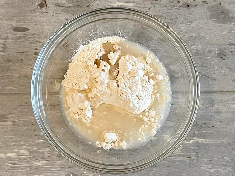 Step 4 – <p>થોડું કડક લોટ બનાવવા માટે પૂરતું પાણી ઉમેરો. અમે ૩ ચમચી પાણી વાપર્યું છે. પાણી …