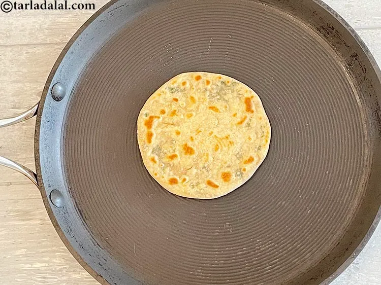 Step 36 – <p><span style="background-color:rgb(255,255,255);color:rgb(0,0,0);">આ રોટલી તરત જ ખાવામાં આવે છે. જો તમે ઈચ્છો, તો તમે તેને રોલ …