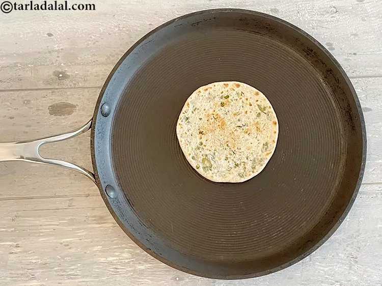 Step 24 – <p>ઉલટાવીને બીજી બાજુ પણ રાંધો.</p>