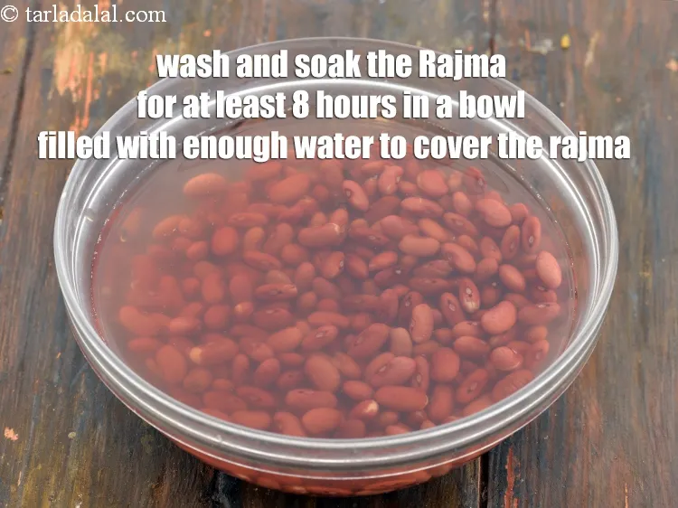 Step 3 – <p>રાજમાને ધોઈને ઓછામાં ઓછા 8 કલાક માટે એક બાઉલમાં પૂરતા પાણીથી ભરો જેથી રાજમા ઢંકાઈ …