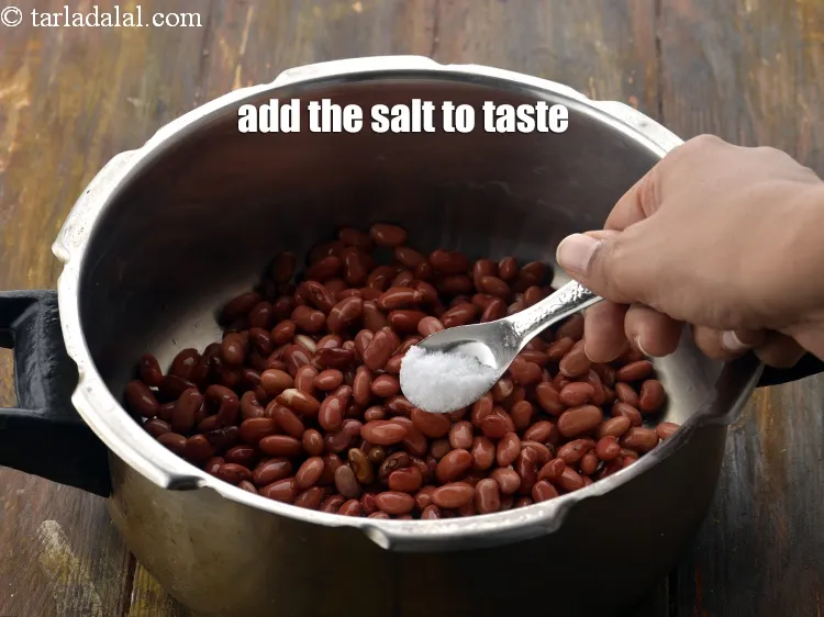 Step 6 – <p>સ્વાદ પ્રમાણે મીઠું ઉમેરો. Add salt to taste.</p>