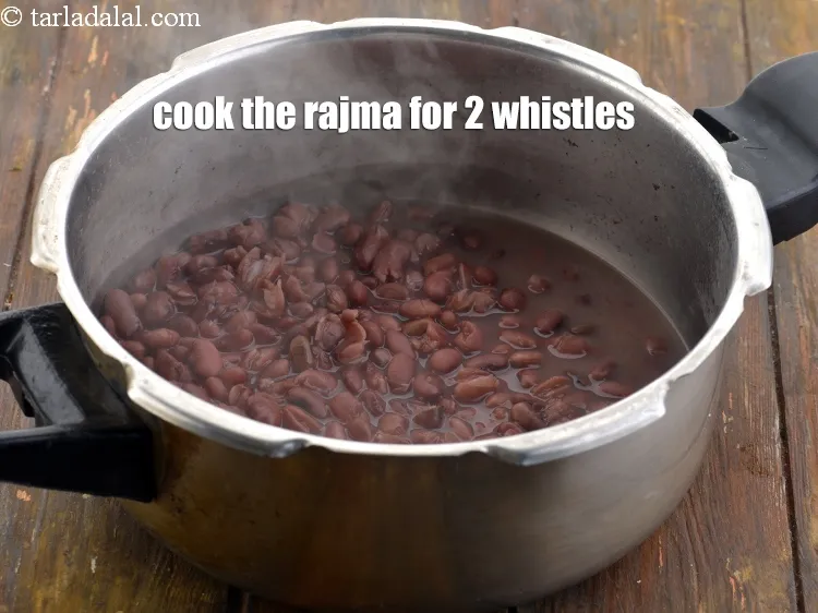 Step 8 – <p>રાજમાને ૨ સીટી સુધી રાંધો. Cook the rajma for 2 whistles.</p>
