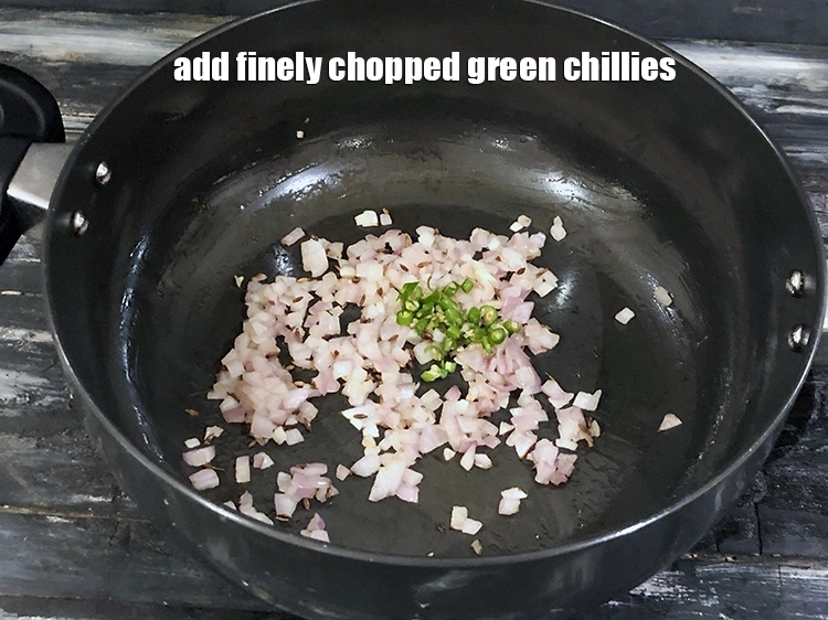 Step 3 – <p>લીલા&nbsp;મરચાં&nbsp;ઉમેરો.</p>