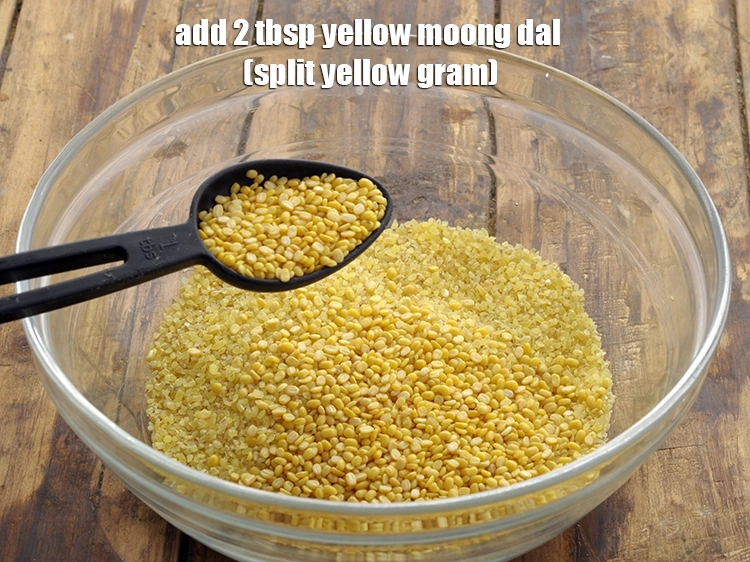 Step 3 – <p>પીળી મગની દાળ ઉમેરો. Add the yellow <i>moong dal.</i></p>