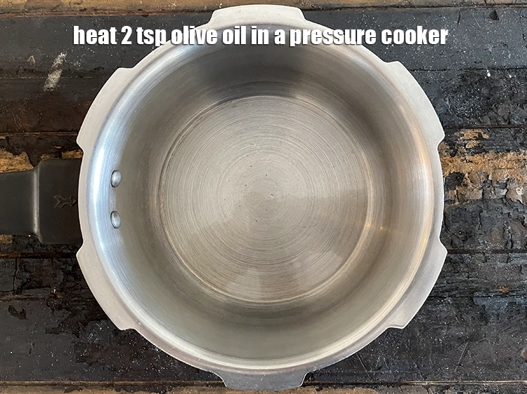 Step 11 – <p>જવ અને મગની દાળની ખીચડી રેસીપી બનાવવા માટે | સ્વસ્થ જવની પીળી મૂંગની દાળની ખીચડી …